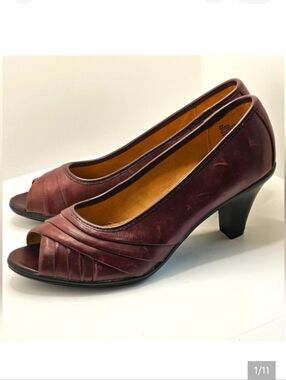 Strictly Comfort Burgundy Heels Peep Toe Size 8